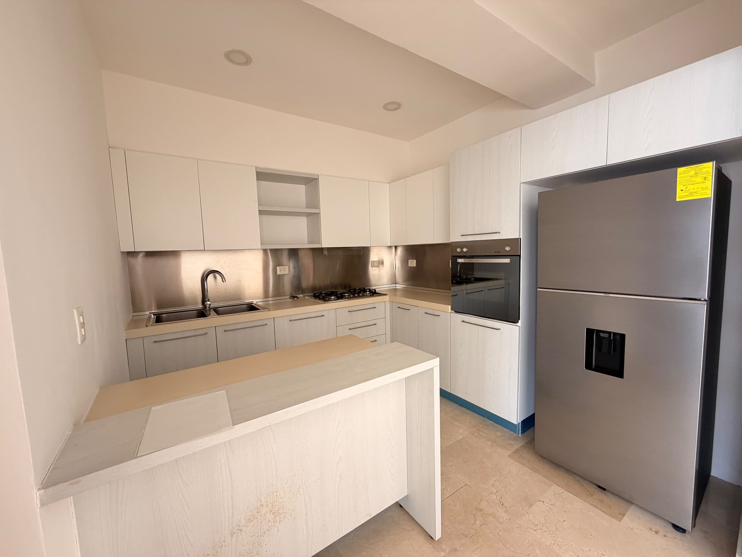Apartamento en alquiler con línea blanca Ensanche Piantini — photo 1 of 14